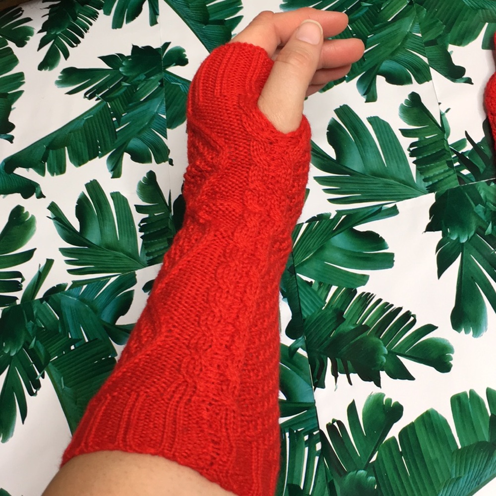 Red Hand and Arm Warmers - Picture 3 of 5